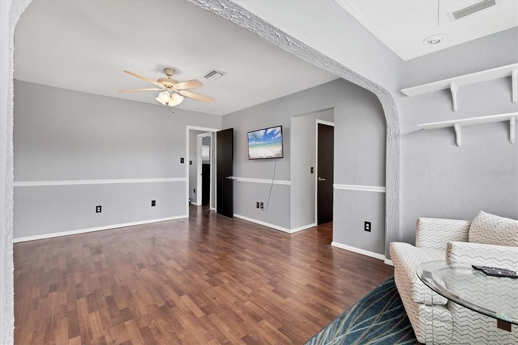 For Sale: $195,000 (2 beds, 2 baths, 1203 Square Feet)