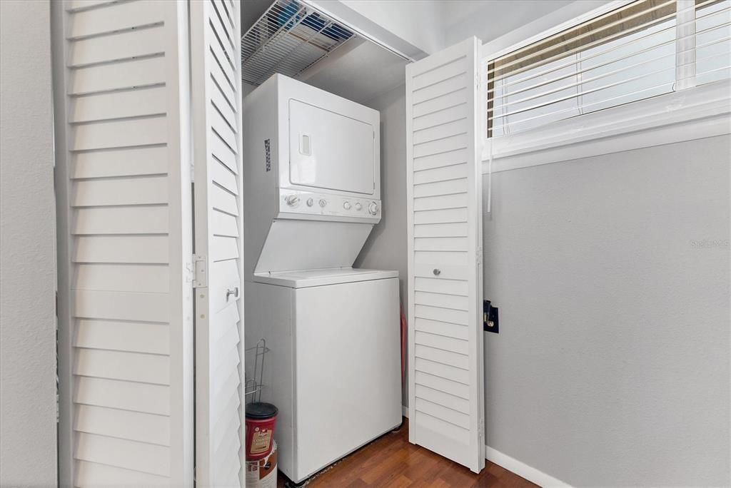 For Sale: $195,000 (2 beds, 2 baths, 1203 Square Feet)