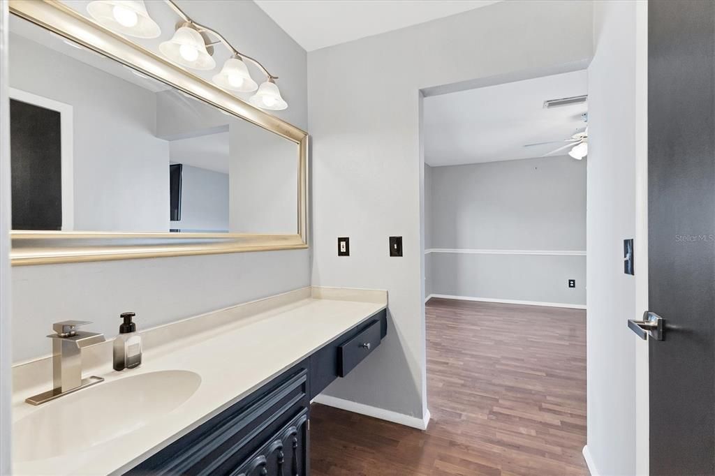 For Sale: $195,000 (2 beds, 2 baths, 1203 Square Feet)