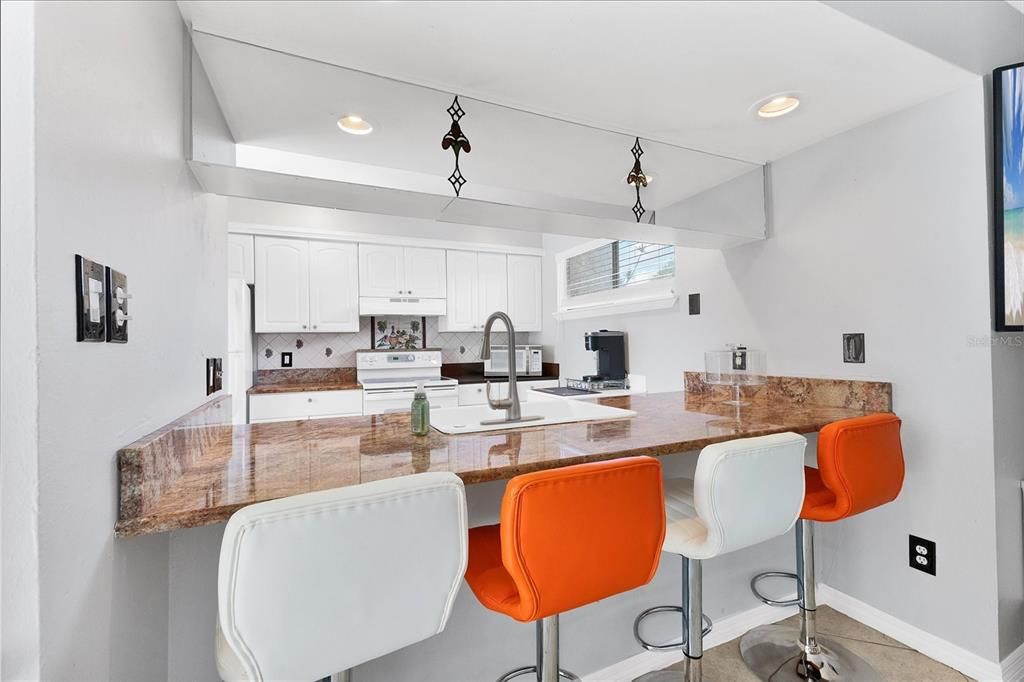 For Sale: $195,000 (2 beds, 2 baths, 1203 Square Feet)