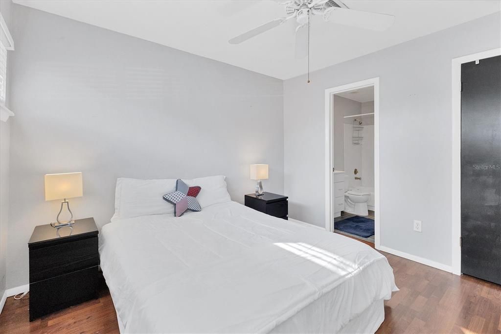 For Sale: $195,000 (2 beds, 2 baths, 1203 Square Feet)