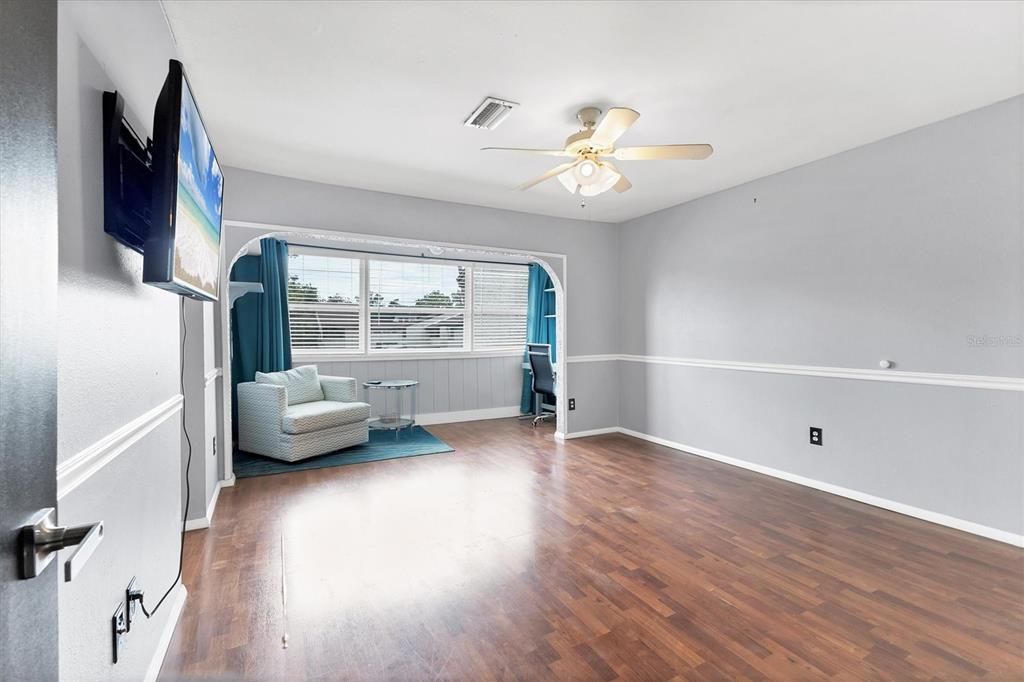 For Sale: $195,000 (2 beds, 2 baths, 1203 Square Feet)