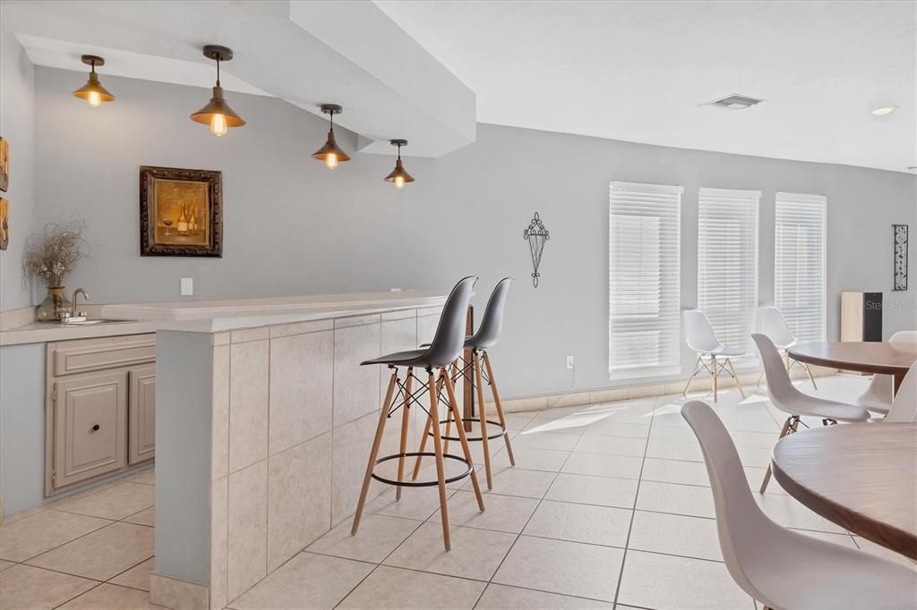 For Sale: $195,000 (2 beds, 2 baths, 1203 Square Feet)