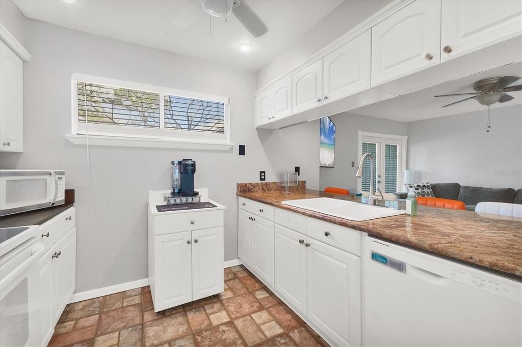 For Sale: $195,000 (2 beds, 2 baths, 1203 Square Feet)