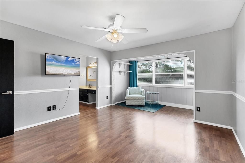 For Sale: $195,000 (2 beds, 2 baths, 1203 Square Feet)