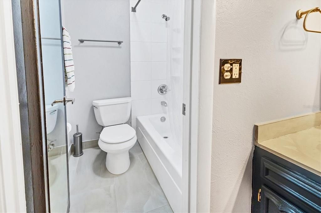 For Sale: $195,000 (2 beds, 2 baths, 1203 Square Feet)