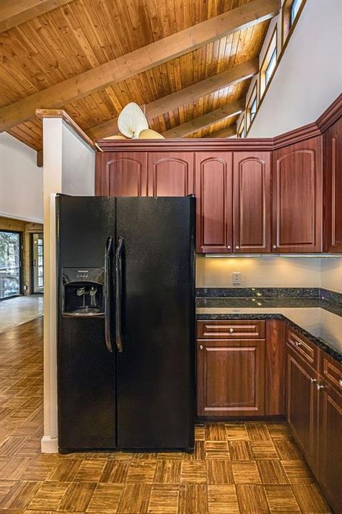 Под контрактом: $525,000 (3 спален, 2 ванн, 1805 Квадратных фут)