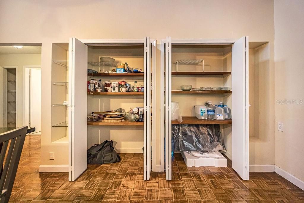 Под контрактом: $525,000 (3 спален, 2 ванн, 1805 Квадратных фут)