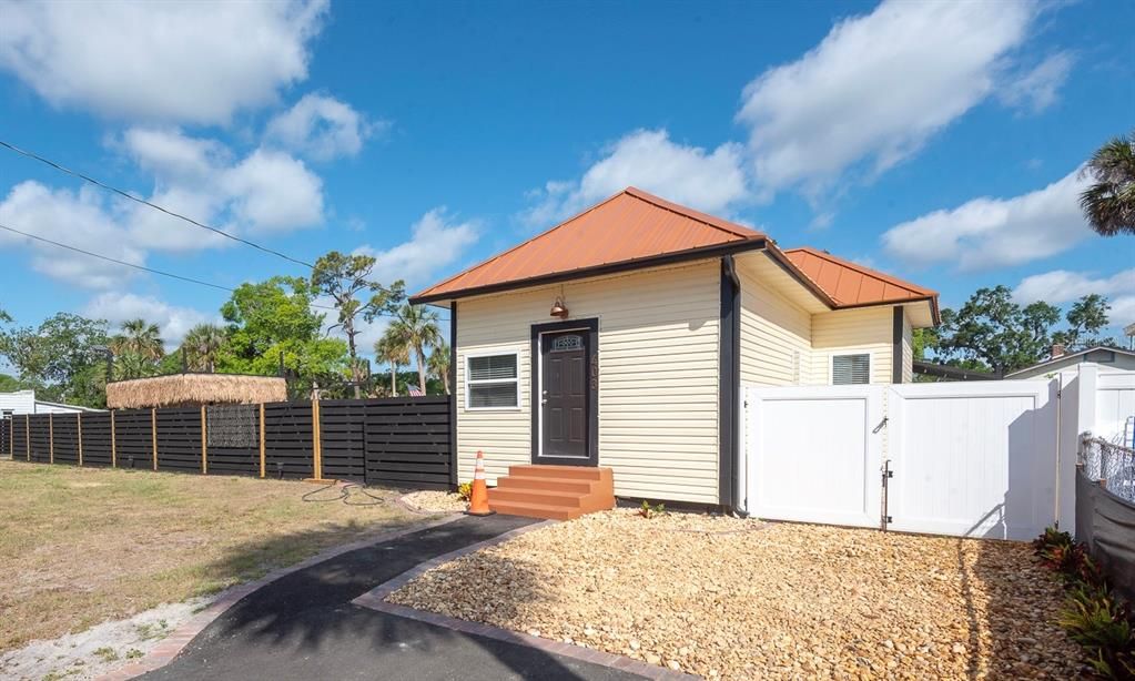 Недавно продано: $469,000 (2 спален, 2 ванн, 1016 Квадратных фут)