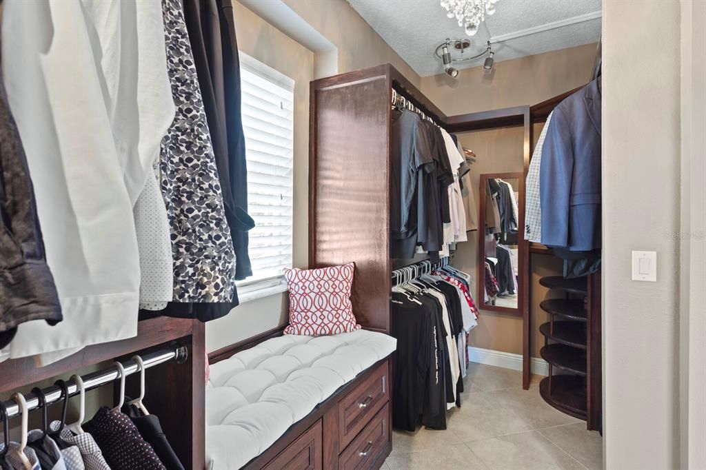 For Sale: $799,000 (5 beds, 3 baths, 3567 Square Feet)