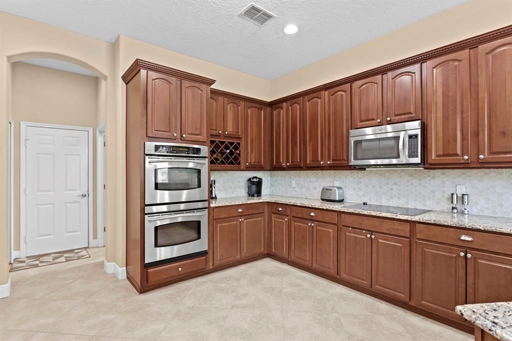 For Sale: $799,000 (5 beds, 3 baths, 3567 Square Feet)