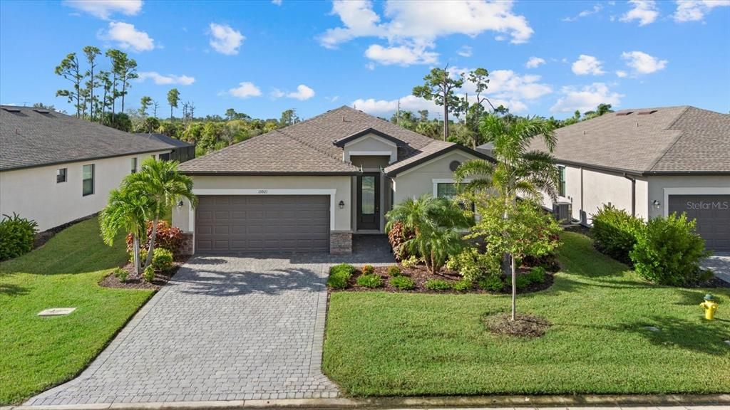 Недавно продано: $445,000 (4 спален, 3 ванн, 2031 Квадратных фут)