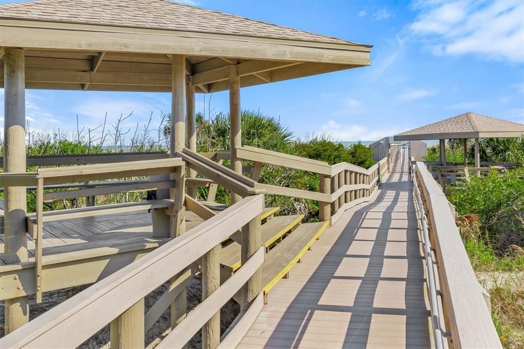 For Sale: $609,500 (2 beds, 2 baths, 1226 Square Feet)