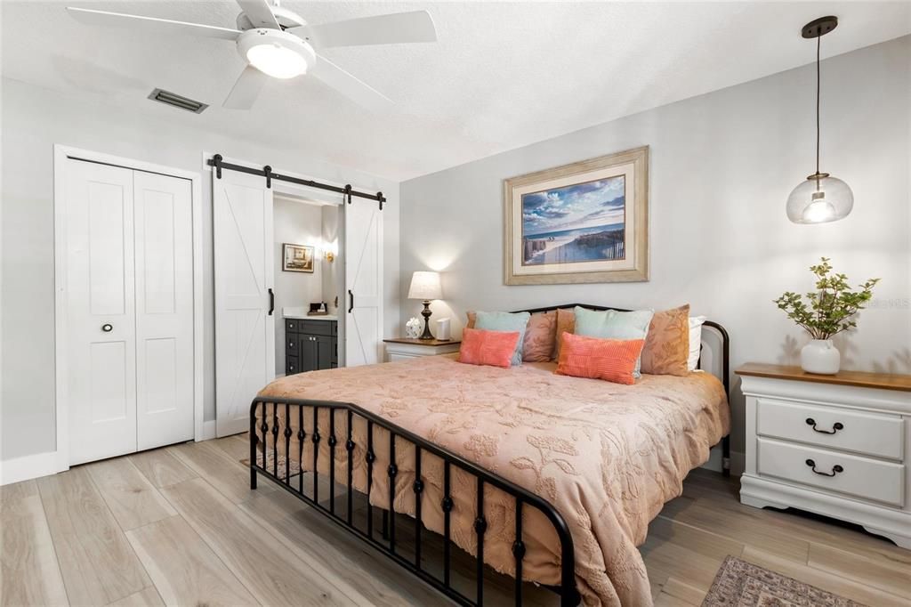 For Sale: $609,500 (2 beds, 2 baths, 1226 Square Feet)