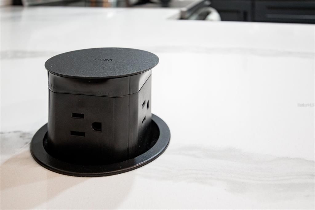 For Sale: $609,500 (2 beds, 2 baths, 1226 Square Feet)