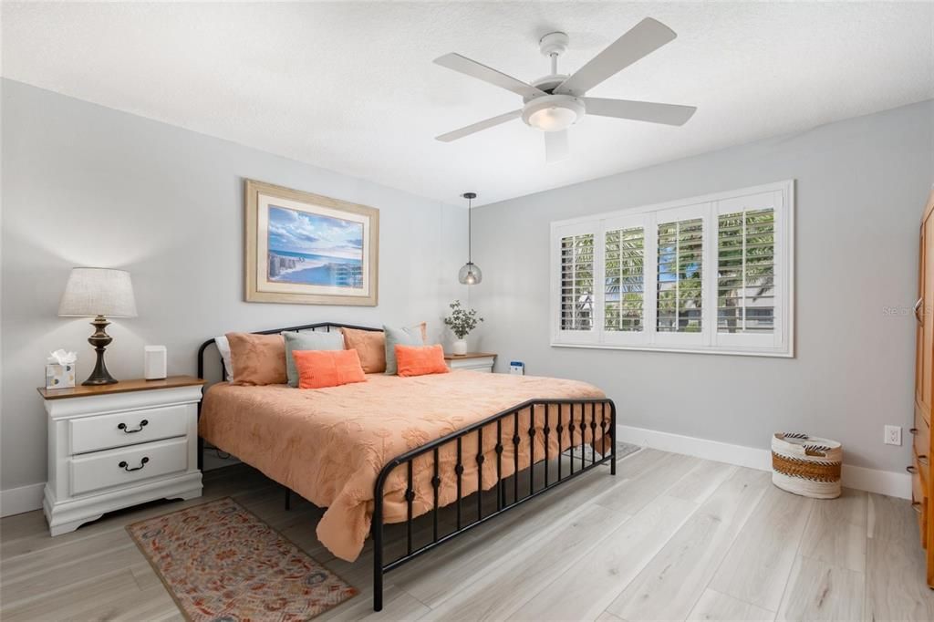 For Sale: $609,500 (2 beds, 2 baths, 1226 Square Feet)