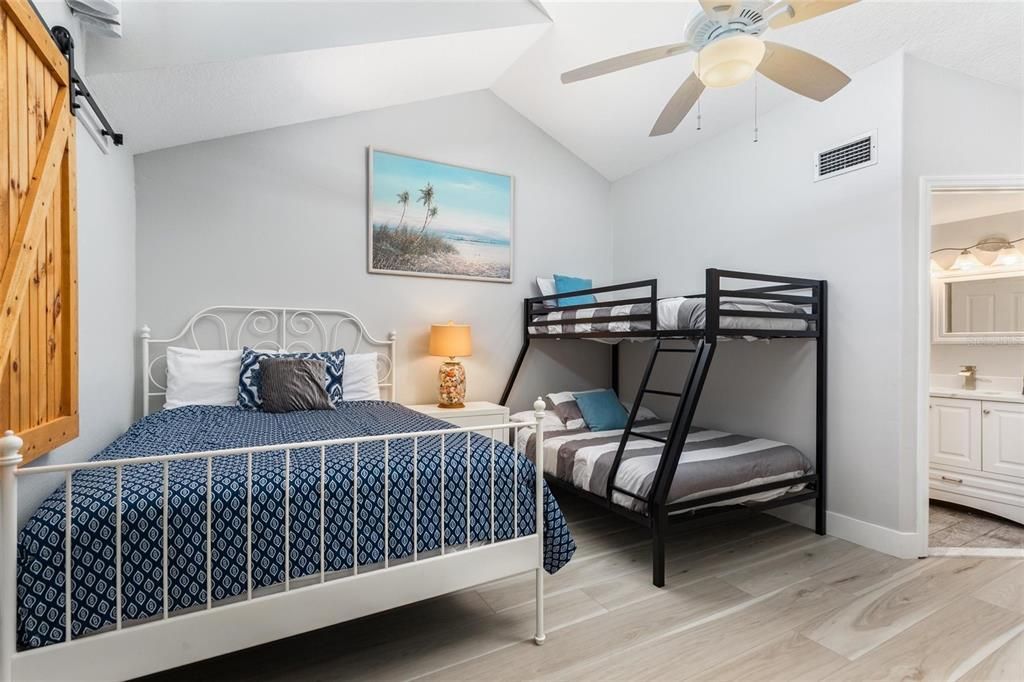 For Sale: $609,500 (2 beds, 2 baths, 1226 Square Feet)