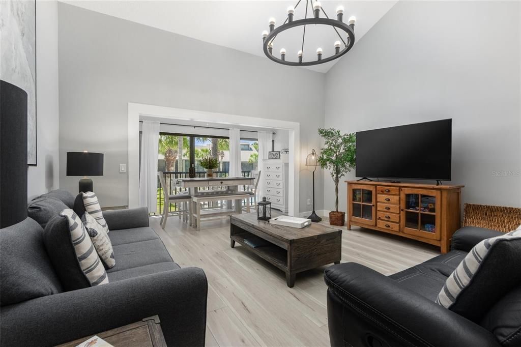 For Sale: $609,500 (2 beds, 2 baths, 1226 Square Feet)