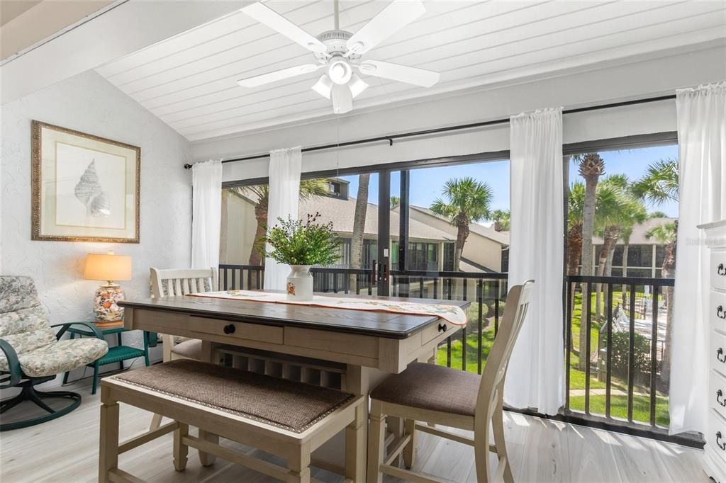 For Sale: $609,500 (2 beds, 2 baths, 1226 Square Feet)