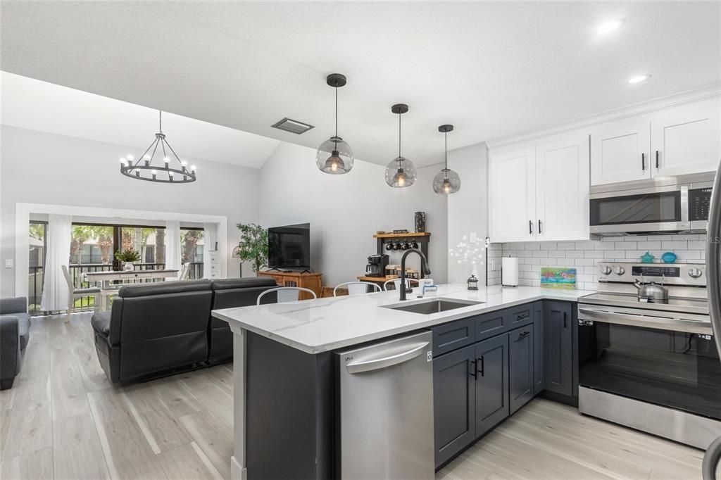 For Sale: $609,500 (2 beds, 2 baths, 1226 Square Feet)