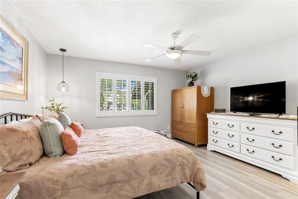 For Sale: $609,500 (2 beds, 2 baths, 1226 Square Feet)