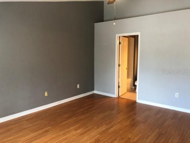 Active With Contract: $1,650 (2 beds, 1 baths, 1252 Square Feet)