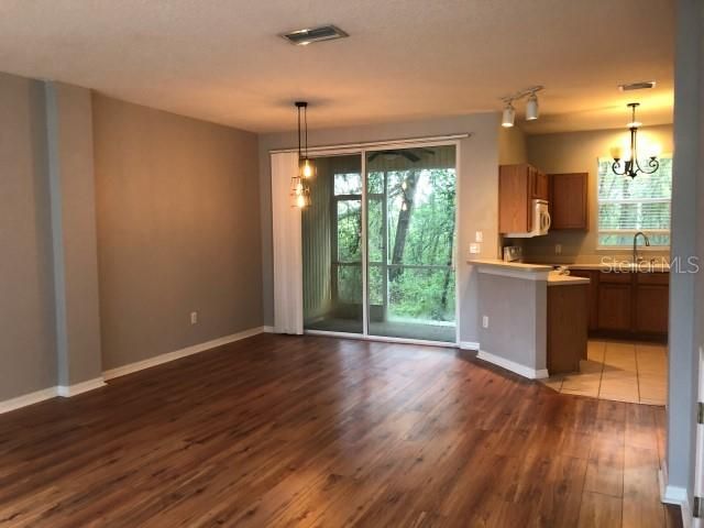 Active With Contract: $1,650 (2 beds, 1 baths, 1252 Square Feet)