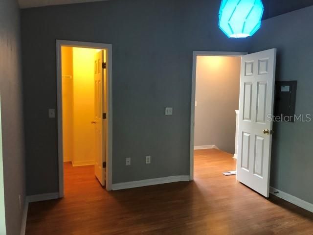 Active With Contract: $1,650 (2 beds, 1 baths, 1252 Square Feet)