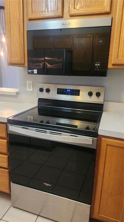 Active With Contract: $1,650 (2 beds, 1 baths, 1252 Square Feet)