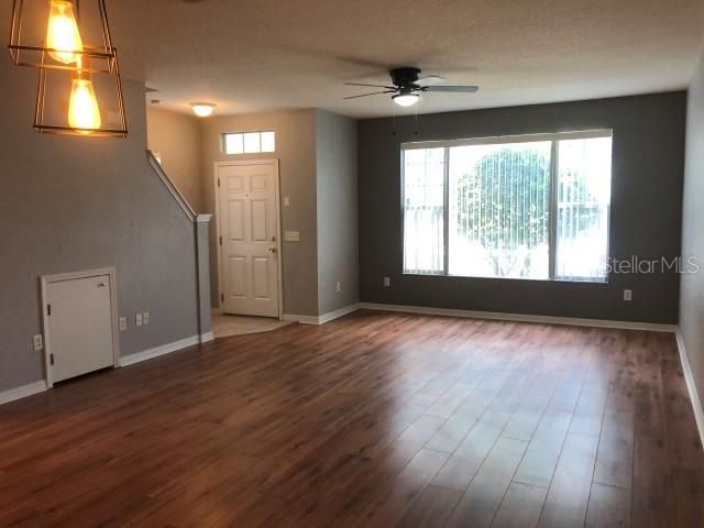 Active With Contract: $1,650 (2 beds, 1 baths, 1252 Square Feet)
