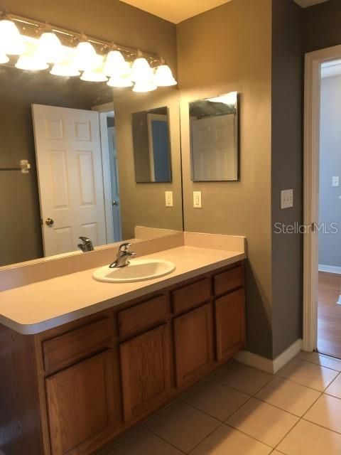 Active With Contract: $1,650 (2 beds, 1 baths, 1252 Square Feet)