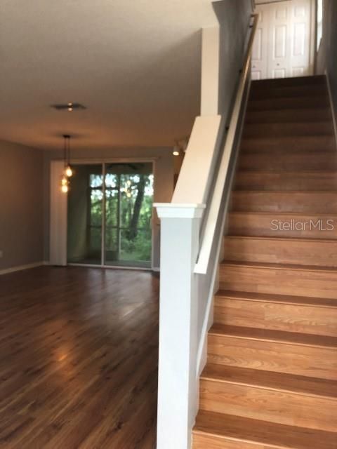 Active With Contract: $1,650 (2 beds, 1 baths, 1252 Square Feet)