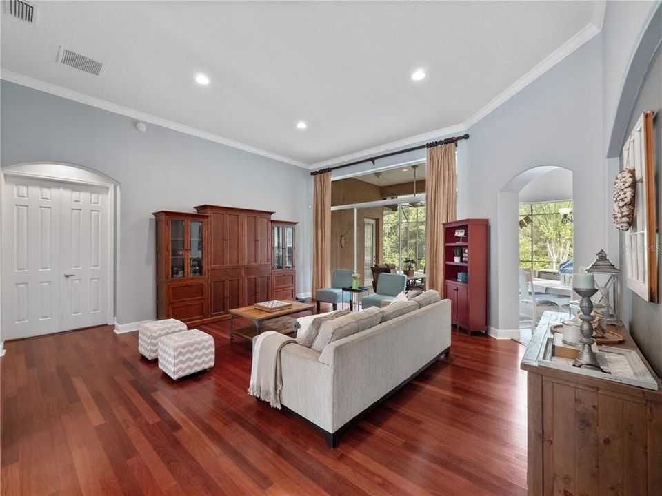 En Venta: $1,060,000 (4 camas, 3 baños, 3121 Pies cuadrados)