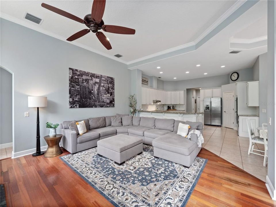 En Venta: $1,060,000 (4 camas, 3 baños, 3121 Pies cuadrados)