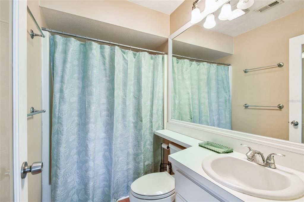 Под контрактом: $3,900 (2 спален, 2 ванн, 1344 Квадратных фут)