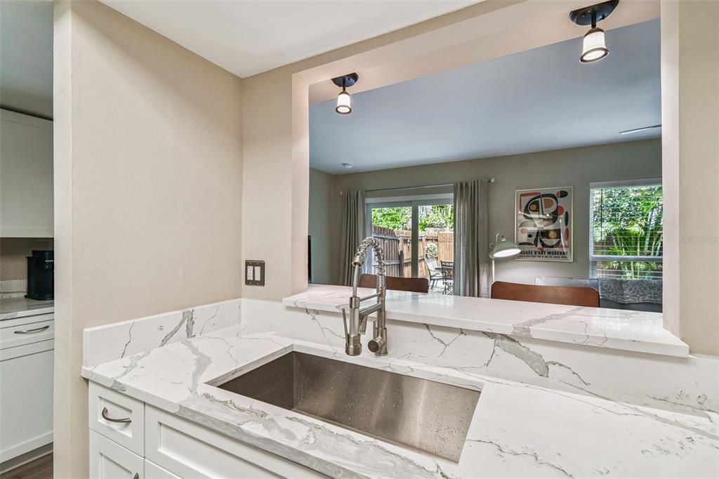 Под контрактом: $3,900 (2 спален, 2 ванн, 1344 Квадратных фут)