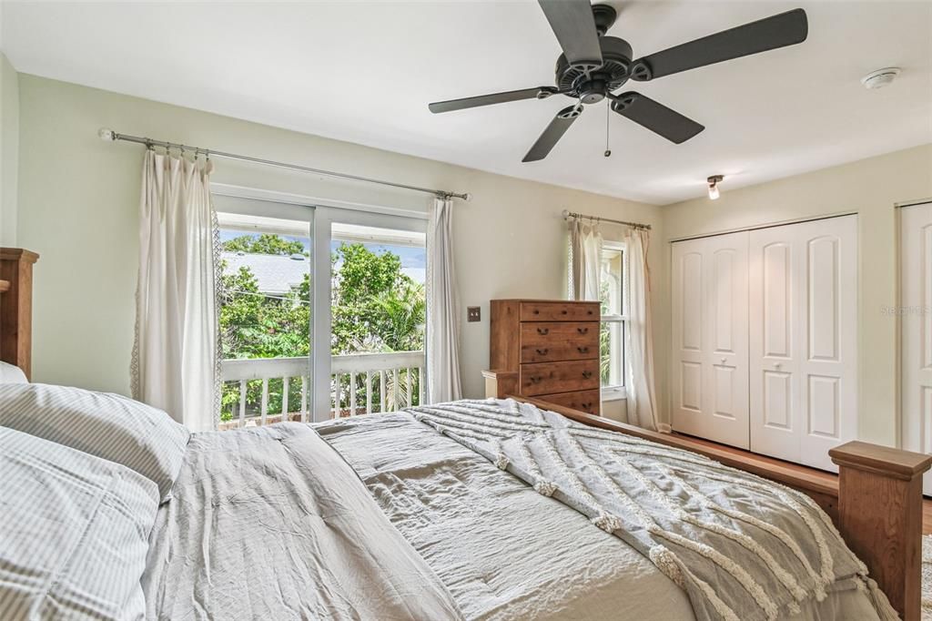 Под контрактом: $3,900 (2 спален, 2 ванн, 1344 Квадратных фут)