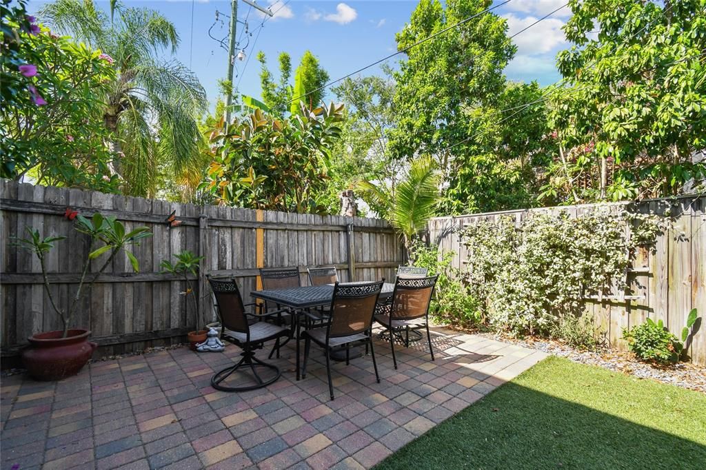 Под контрактом: $3,900 (2 спален, 2 ванн, 1344 Квадратных фут)