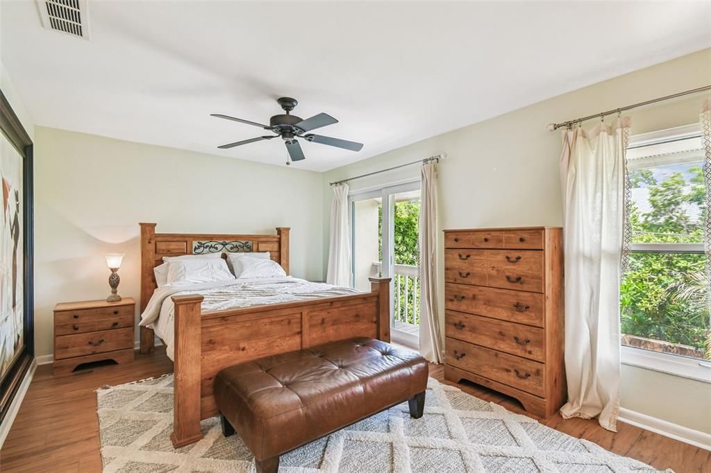 Под контрактом: $3,900 (2 спален, 2 ванн, 1344 Квадратных фут)