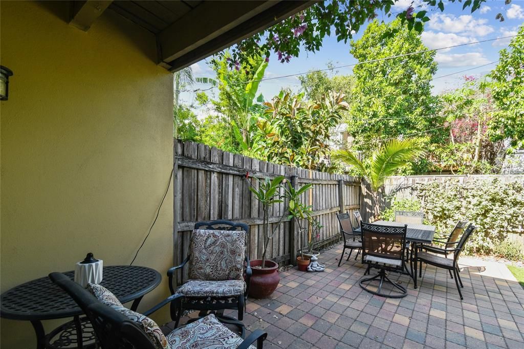 Под контрактом: $3,900 (2 спален, 2 ванн, 1344 Квадратных фут)