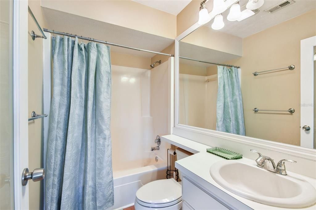 Под контрактом: $3,900 (2 спален, 2 ванн, 1344 Квадратных фут)