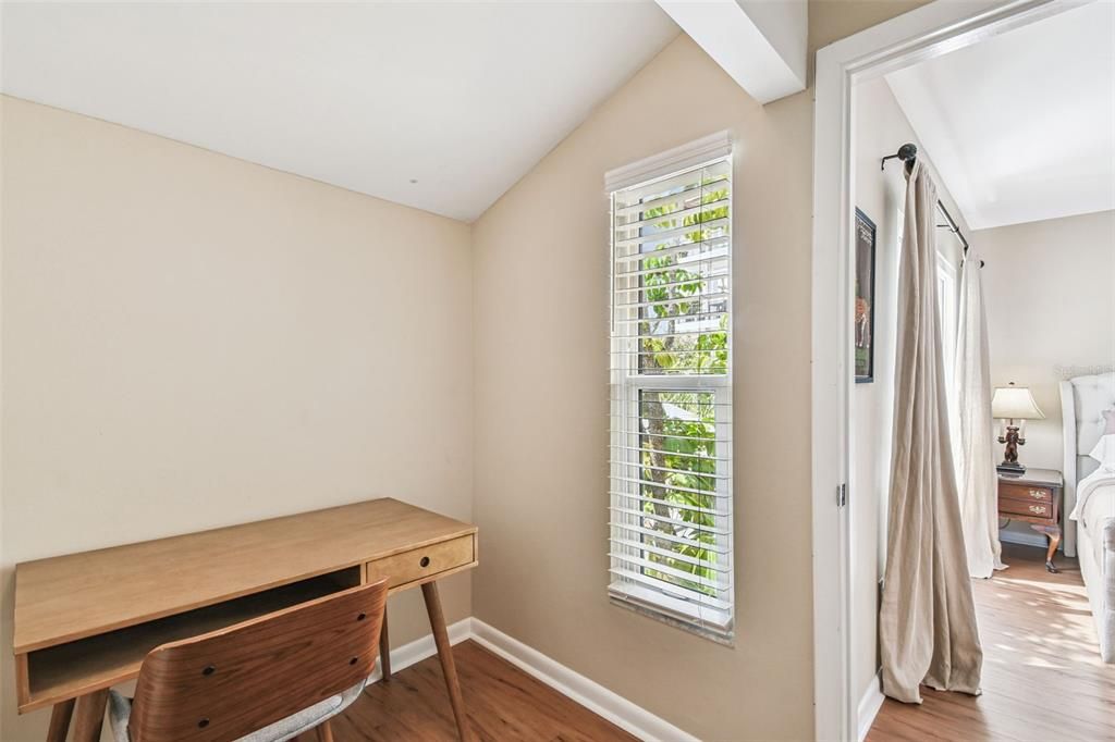 Под контрактом: $3,900 (2 спален, 2 ванн, 1344 Квадратных фут)