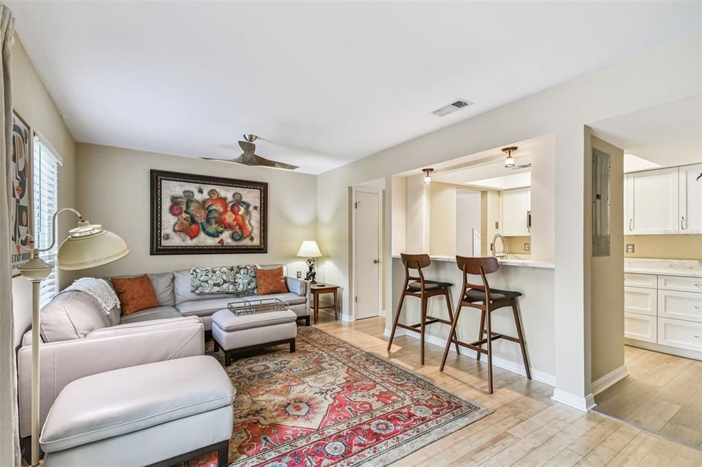 Под контрактом: $3,900 (2 спален, 2 ванн, 1344 Квадратных фут)