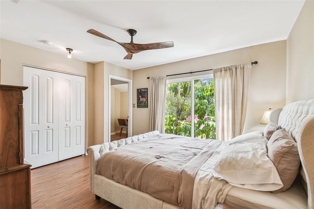 Под контрактом: $3,900 (2 спален, 2 ванн, 1344 Квадратных фут)