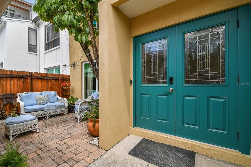 Под контрактом: $3,900 (2 спален, 2 ванн, 1344 Квадратных фут)