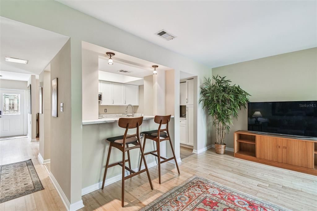 Под контрактом: $3,900 (2 спален, 2 ванн, 1344 Квадратных фут)