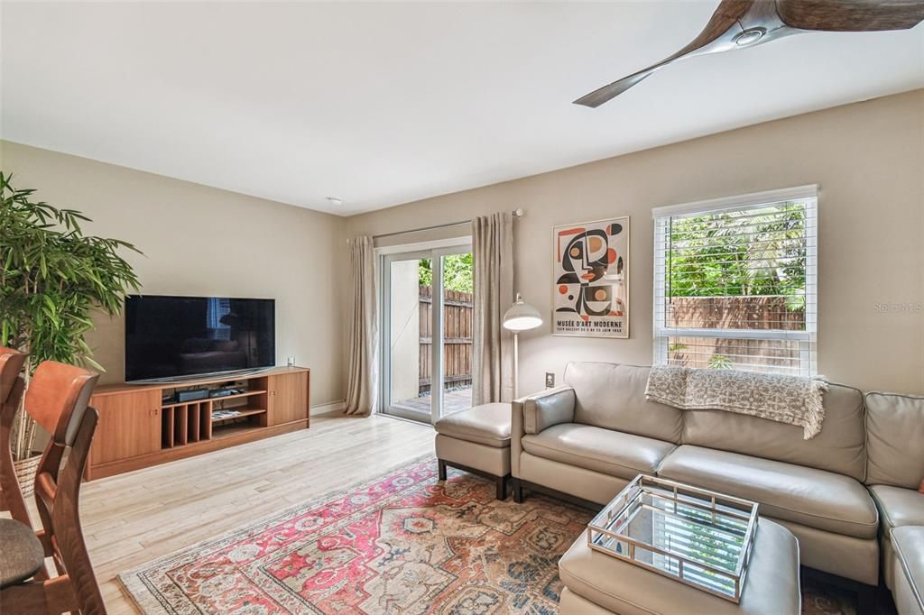 Под контрактом: $3,900 (2 спален, 2 ванн, 1344 Квадратных фут)