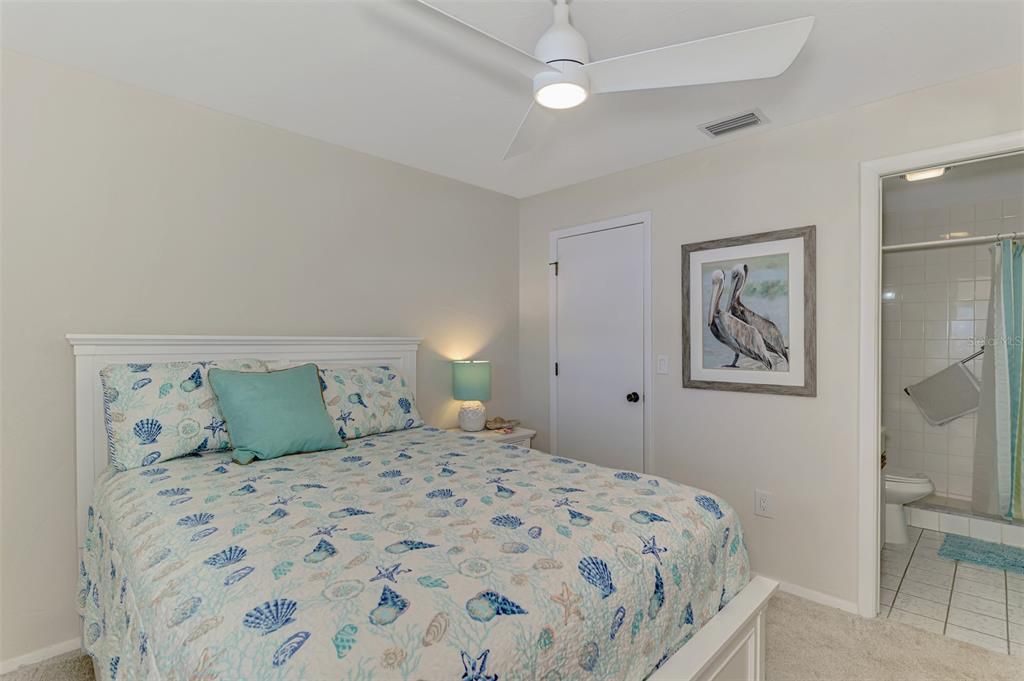 合同活跃: $138,900 (2 贝兹, 2 浴室, 1092 平方英尺)