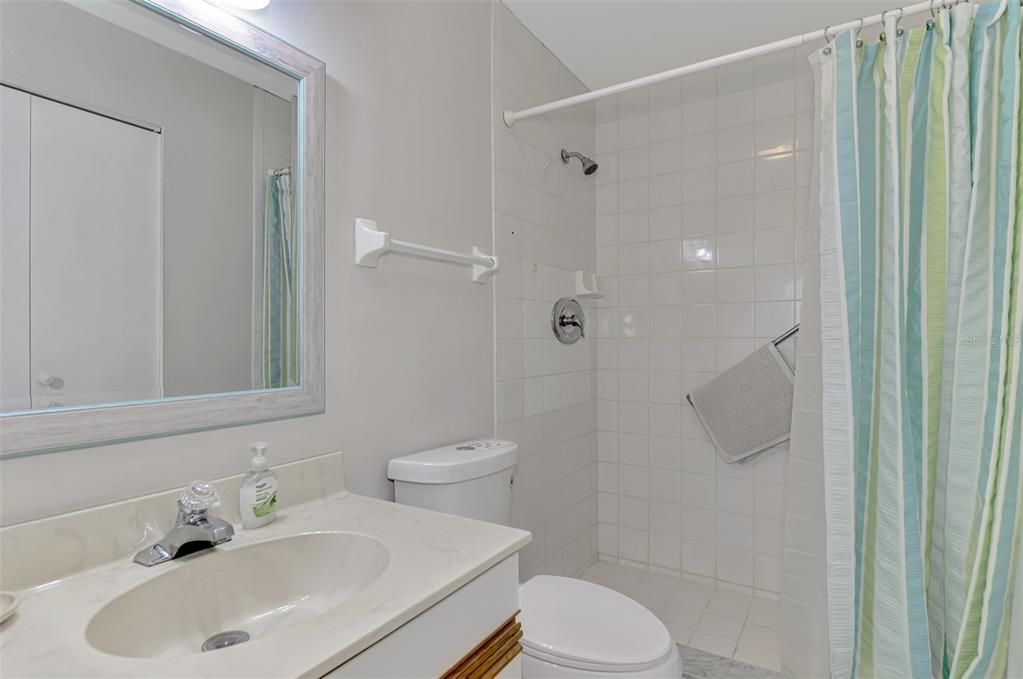 合同活跃: $138,900 (2 贝兹, 2 浴室, 1092 平方英尺)