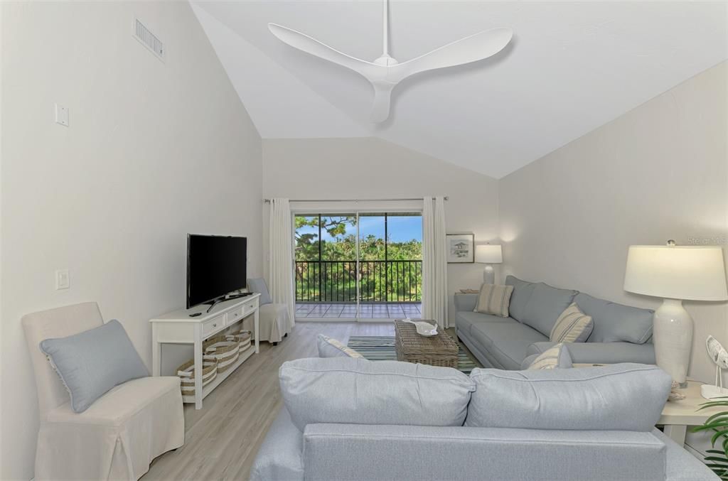 合同活跃: $138,900 (2 贝兹, 2 浴室, 1092 平方英尺)